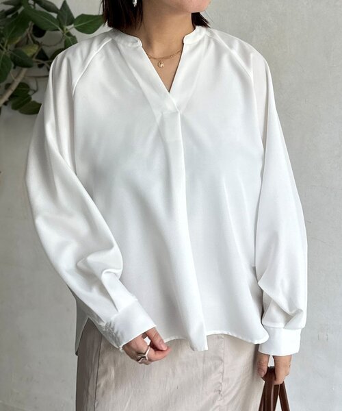 Chez toi(シェトワ)の「リネンライクスリットネックブラウス(シャツ/ブラウス・レディース・オフホワイト/チャコールグレー/ブルー/ライトグレー・FREE)」の7枚目の写真