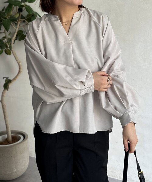 Chez toi(シェトワ)の「リネンライクスリットネックブラウス(シャツ/ブラウス・レディース・オフホワイト/チャコールグレー/ブルー/ライトグレー・FREE)」の17枚目の写真