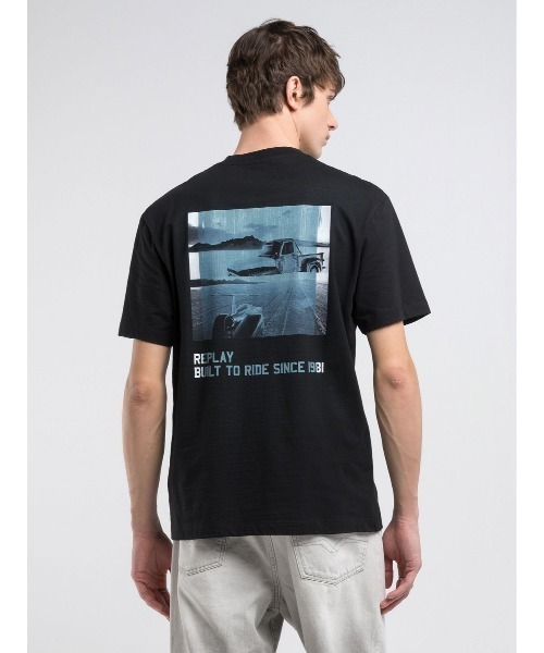 REPLAY(リプレイ)の「リラックスフィット ベーシックジャ-ジーコットンプリントTシャツ(Tシャツ/カットソー・メンズ・ホワイト/ブラック・MEDIUM/LARGE/X-LARGE/SMALL)」の1枚目の写真