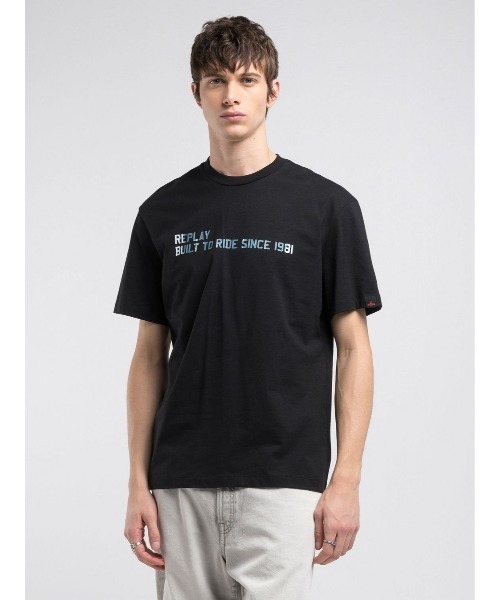 REPLAY(リプレイ)の「リラックスフィット ベーシックジャ-ジーコットンプリントTシャツ(Tシャツ/カットソー・メンズ・ホワイト/ブラック・MEDIUM/LARGE/X-LARGE/SMALL)」の3枚目の写真