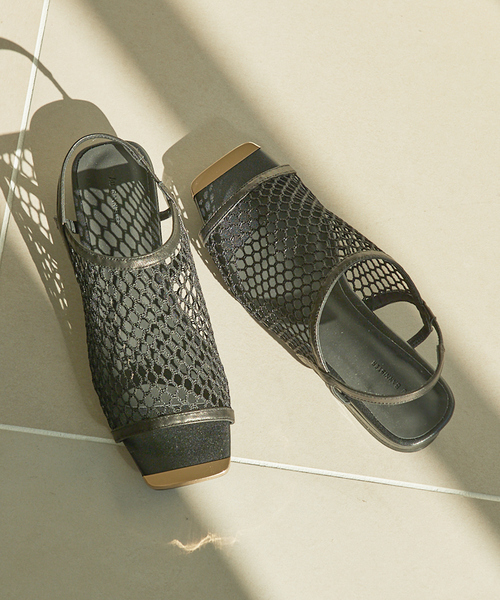 Au BANNISTER（オゥバニスター）の「メタルトゥ メッシュサンダル（サンダル・レディース・ブラック系その他/ブラック/ブラウン・35/36/37/38/39）」の2枚目の写真