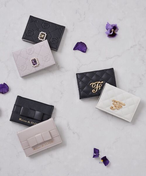 Maison de FLEUR（メゾンドフルール）の「パールビジューモノグラム 