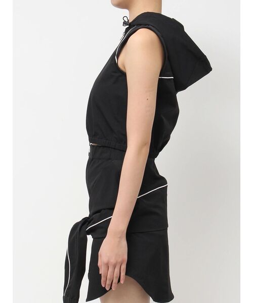 EMODA(エモダ)の「ショートボックスフーディタンクトップ(タンクトップ・レディース・ホワイト/ブラック/ブルー・FREE)」の9枚目の写真