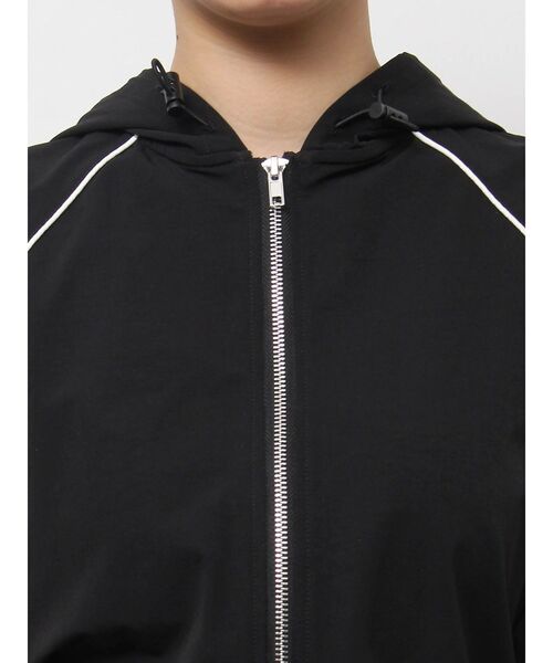 EMODA(エモダ)の「ショートボックスフーディタンクトップ(タンクトップ・レディース・ホワイト/ブラック/ブルー・FREE)」の11枚目の写真