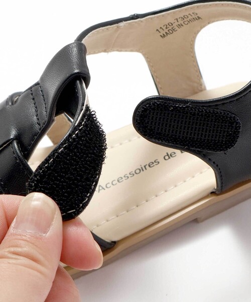 BeBe（ベベ）の「ロゴ型押しストラップカメサンダル(13~19cm)（サンダル・キッズ・ホワイト/ブラック・18.0cm/17.0cm/14.0cm/15.0cm/19.0cm/16.0cm/13.0cm）」の10枚目の写真