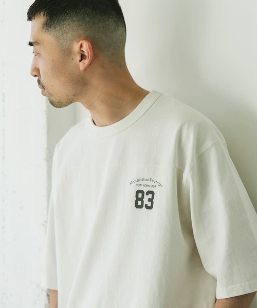 Manhattan Portage（マンハッタンポーテージ）の「『別注』MANHATTAN PORTAGE×DOORS　フットボール オーバーサイズTシャツ（Tシャツ/カットソー・メンズ・オレンジ/チャコールグレー/オフホワイト・MEDIUM/LARGE）」の15枚目の写真