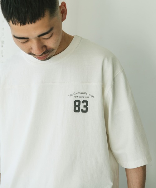 Manhattan Portage（マンハッタンポーテージ）の「『別注』MANHATTAN PORTAGE×DOORS　フットボール オーバーサイズTシャツ（Tシャツ/カットソー・メンズ・オレンジ/チャコールグレー/オフホワイト・MEDIUM/LARGE）」の16枚目の写真