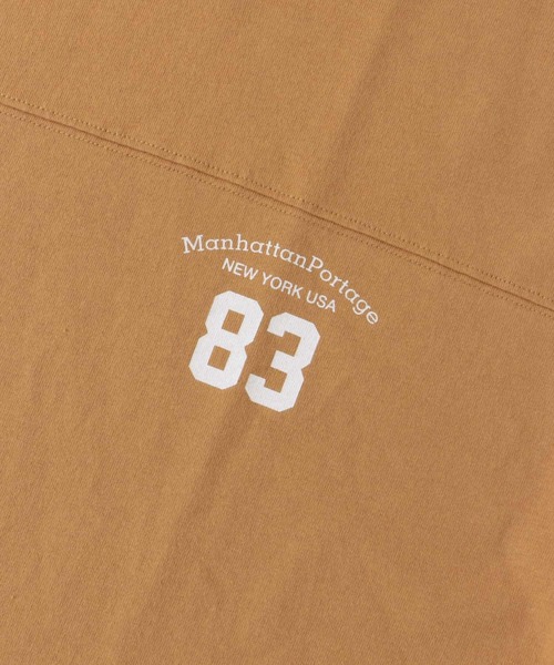 Manhattan Portage（マンハッタンポーテージ）の「『別注』MANHATTAN PORTAGE×DOORS　フットボール オーバーサイズTシャツ（Tシャツ/カットソー・メンズ・オレンジ/チャコールグレー/オフホワイト・MEDIUM/LARGE）」の10枚目の写真