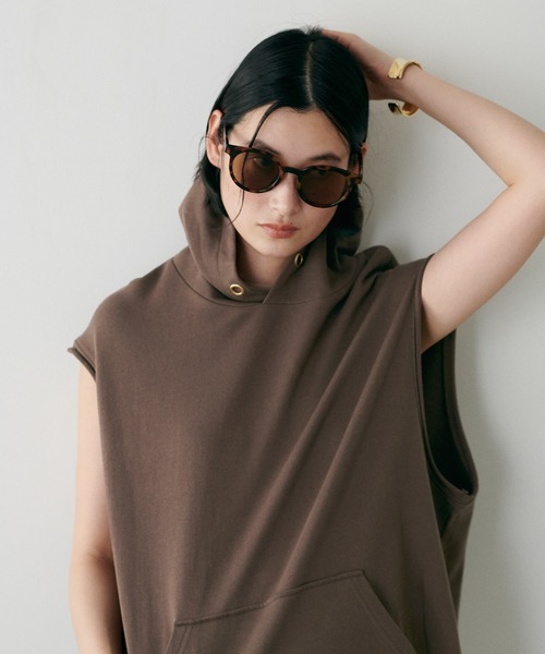 LARUTA(ラルータ)の「【LARUTA】フード付きショルダー裏毛プルオーバー(パーカー・レディース・ライトベージュ/スミクロ/モカ・FREE)」の1枚目の写真