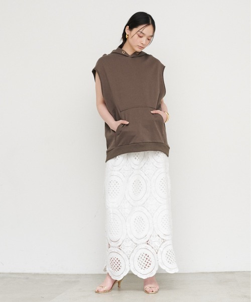 LARUTA(ラルータ)の「【LARUTA】フード付きショルダー裏毛プルオーバー(パーカー・レディース・ライトベージュ/スミクロ/モカ・FREE)」の21枚目の写真