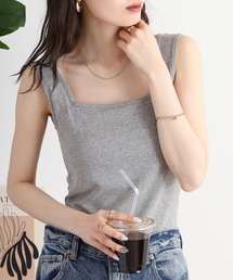 カップ付きスクエアーネックタンクトップ