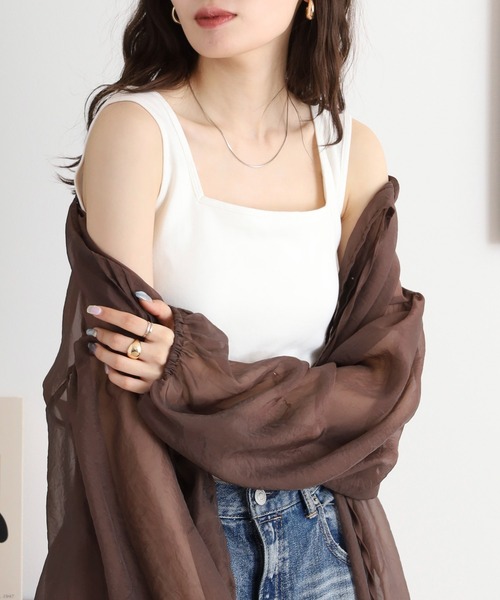 atONE(アットワン)の「カップ付きスクエアーネックタンクトップ(タンクトップ・レディース・グレイッシュベージュ/杢グレー/オフホワイト/カーキ/ネイビー/チャコールグレー/ブラック・LL/4L/M/L/3L)」の2枚目の写真