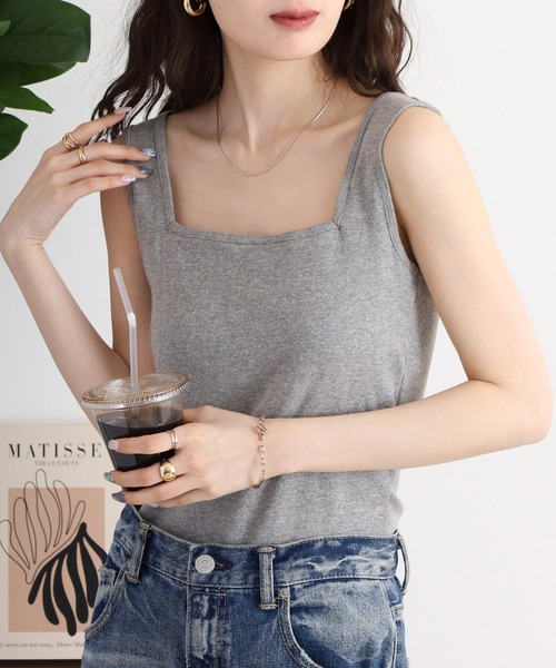 atONE(アットワン)の「カップ付きスクエアーネックタンクトップ(タンクトップ・レディース・グレイッシュベージュ/杢グレー/オフホワイト/カーキ/ネイビー/チャコールグレー/ブラック・LL/4L/M/L/3L)」の17枚目の写真