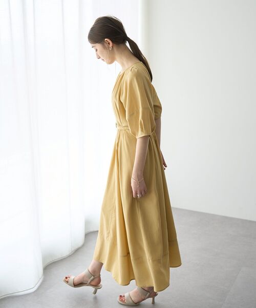 YECCA VECCA（イェッカヴェッカ）の「ベルト付きタックデザインワンピース（ワンピース・レディース・イエロー/ネイビー/ドット・FREE）」の10枚目の写真