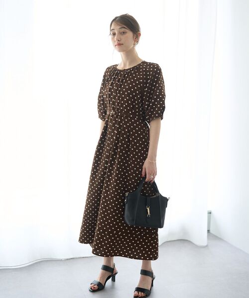 YECCA VECCA（イェッカヴェッカ）の「ベルト付きタックデザインワンピース（ワンピース・レディース・イエロー/ネイビー/ドット・FREE）」の19枚目の写真