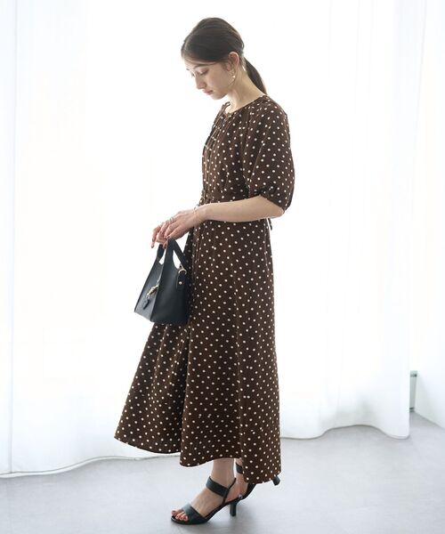 YECCA VECCA（イェッカヴェッカ）の「ベルト付きタックデザインワンピース（ワンピース・レディース・イエロー/ネイビー/ドット・FREE）」の20枚目の写真