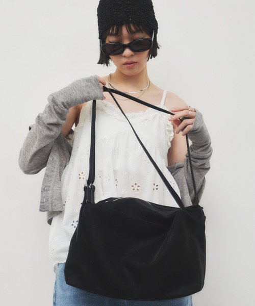 ANN DEMEULEMEESTER スムースレザー ショルダーバック ブラック