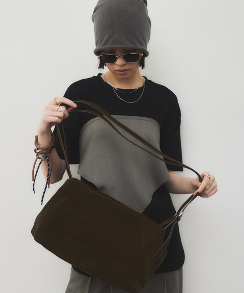 HANNE(アン)の「スムースフェイクレザーバッグ(ショルダーバッグ・レディース・ブラック/ブラウン・FREE)」の7枚目の写真