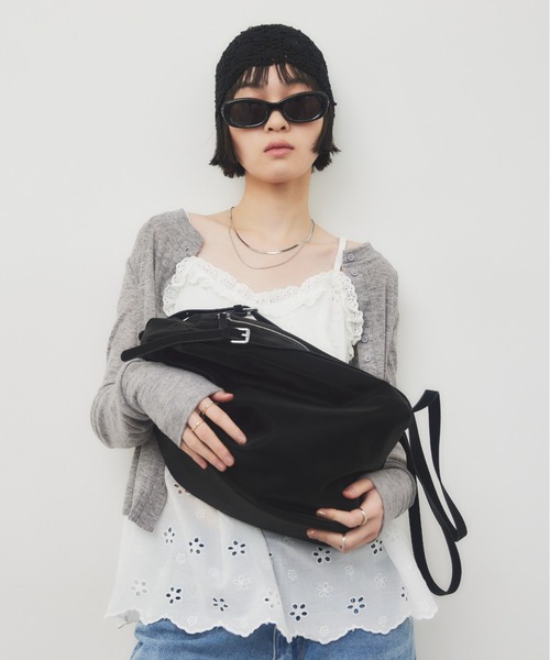 HANNE(アン)の「スムースフェイクレザーバッグ(ショルダーバッグ・レディース・ブラック/ブラウン・FREE)」の4枚目の写真