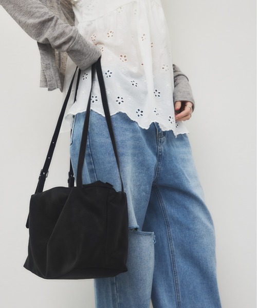 HANNE(アン)の「スムースフェイクレザーバッグ(ショルダーバッグ・レディース・ブラック/ブラウン・FREE)」の15枚目の写真