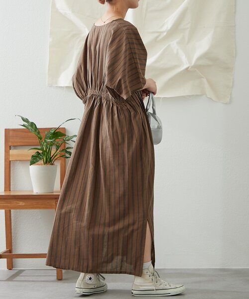CIAOPANIC TYPY（チャオパニックティピー）の「【India】綿麻ウエストタックドルマンワンピース（ワンピース・レディース・アイボリー/カーキ/ブラウン/ブラック・ONE SIZE）」の17枚目の写真