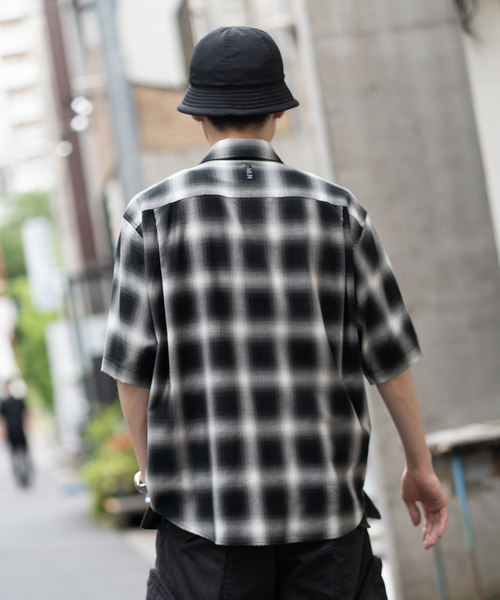 WISM（ウィズム）の「NAMELESSNESS / ネームレスネス Ombre Check SHIRT S/S（シャツ/ブラウス・メンズ・ブラック/サックスブルー・2/3）」の22枚目の写真