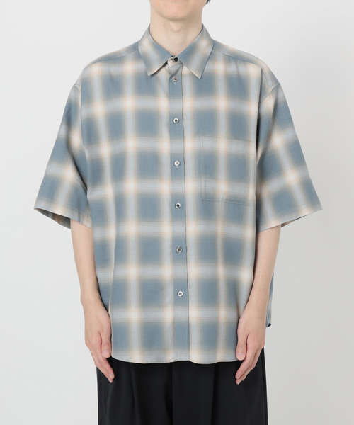 WISM（ウィズム）の「NAMELESSNESS / ネームレスネス Ombre Check SHIRT S/S（シャツ/ブラウス・メンズ・ブラック/サックスブルー・2/3）」の3枚目の写真