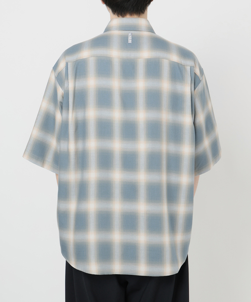 WISM（ウィズム）の「NAMELESSNESS / ネームレスネス Ombre Check SHIRT S/S（シャツ/ブラウス・メンズ・ブラック/サックスブルー・2/3）」の5枚目の写真