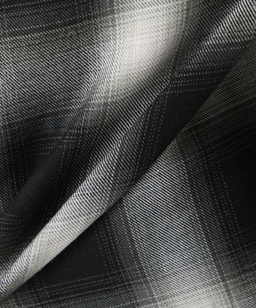 WISM（ウィズム）の「NAMELESSNESS / ネームレスネス Ombre Check SHIRT S/S（シャツ/ブラウス・メンズ・ブラック/サックスブルー・2/3）」の17枚目の写真
