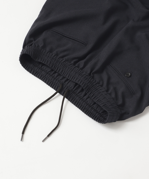 JOURNAL STANDARD relume（ジャーナルスタンダード　レリューム）の「《WEB限定再入荷！》【サイズ展開あり/自宅ケア可能】ON/OFFで活躍する。マットウースフレアタックパンツ（スラックス・レディース・ブラック/グレー/ネイビー・36/38）」の16枚目の写真