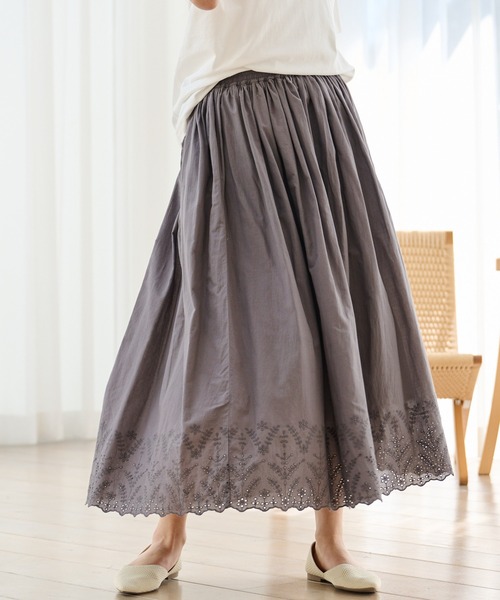 Arnold Palmer（アーノルドパーマー）の「インド綿 裾スカラップ刺繍 スカート（スカート・レディース・チャコールグレー/ホワイト/サックスブルー・S/M/L）」の2枚目の写真