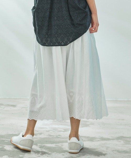 Arnold Palmer（アーノルドパーマー）の「インド綿 裾スカラップ刺繍 スカート（スカート・レディース・チャコールグレー/ホワイト/サックスブルー・S/M/L）」の14枚目の写真