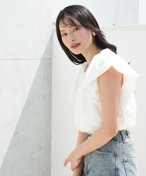 TRUDEA（トルディア）の「(接触冷感/暑さ対策)フレンチバルーンブラウス（シャツ/ブラウス・レディース・ホワイト/ホワイト×ブルー/サックスブルー・MEDIUM）」の10枚目の写真