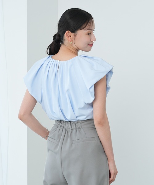 TRUDEA（トルディア）の「(接触冷感/暑さ対策)フレンチバルーンブラウス（シャツ/ブラウス・レディース・ホワイト/ホワイト×ブルー/サックスブルー・MEDIUM）」の18枚目の写真