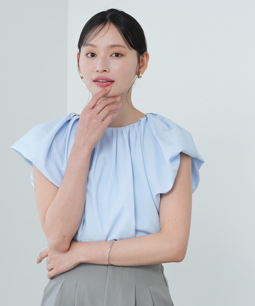 TRUDEA（トルディア）の「(接触冷感/暑さ対策)フレンチバルーンブラウス（シャツ/ブラウス・レディース・ホワイト/ホワイト×ブルー/サックスブルー・MEDIUM）」の13枚目の写真