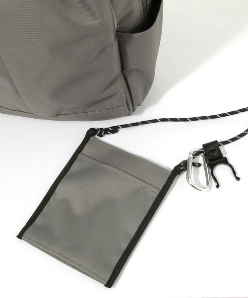 GLOBAL WORK(グローバルワーク)の「撥水軽量サコッシュ付きリュック/一部店舗限定/495469(バックパック/リュック・レディース・ブラック/グレー/オフホワイト・FREE)」の15枚目の写真