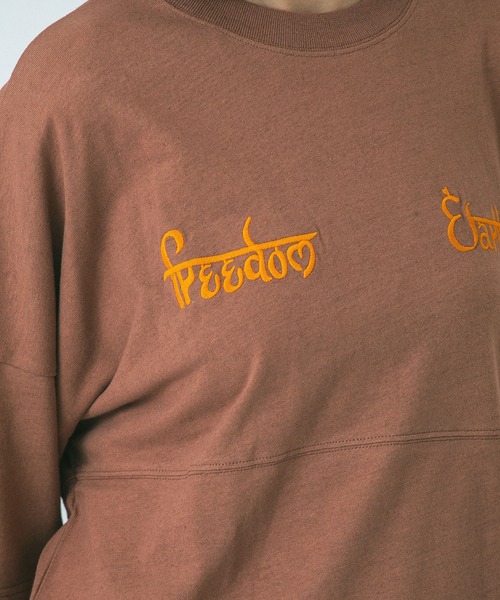 HLAADA for ROSEBUD)EMBROIDERY FOOT BALL TEE（Tシャツ