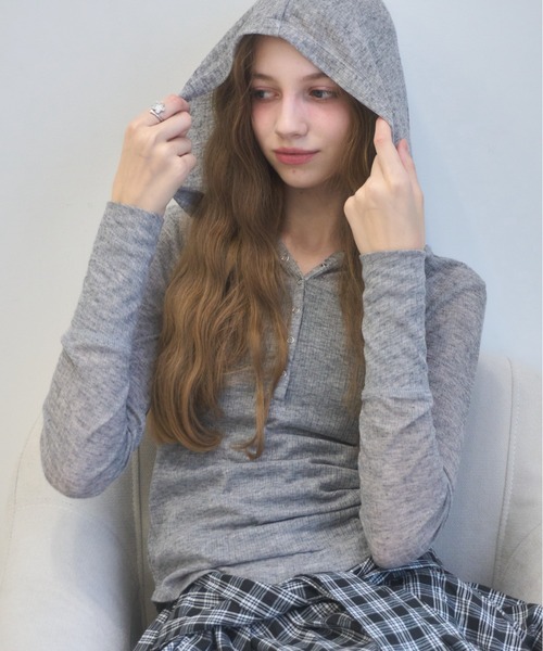 Birthday room(バースデイルーム)の「シアーフードヘンリーネックロンT/sheer hooded henry neck long t-shirt(Tシャツ/カットソー・レディース・グレー/ピンク・FREE)」の8枚目の写真