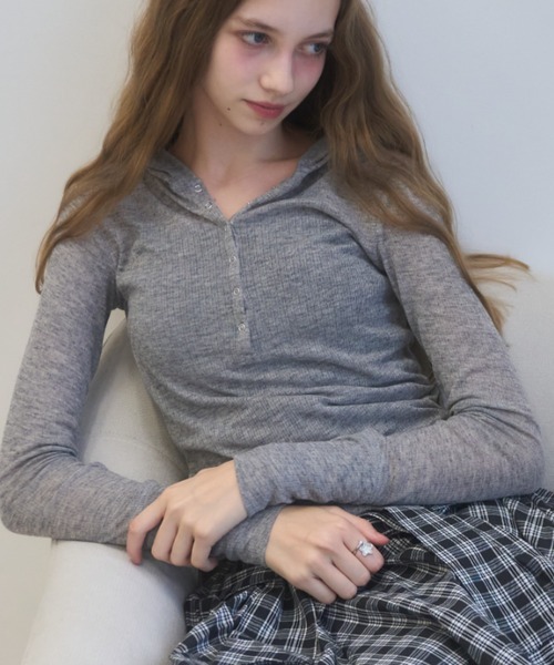 Birthday room(バースデイルーム)の「シアーフードヘンリーネックロンT/sheer hooded henry neck long t-shirt(Tシャツ/カットソー・レディース・グレー/ピンク・FREE)」の9枚目の写真