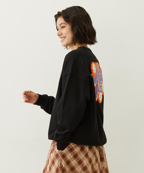 MILKFED.（ミルクフェド）の「FLOWER LOGO CHENILLE EMBROIDERY SWEAT TOP（スウェット・レディース・ライトブルー/ブラック/オートミール・M/L）」の15枚目の写真