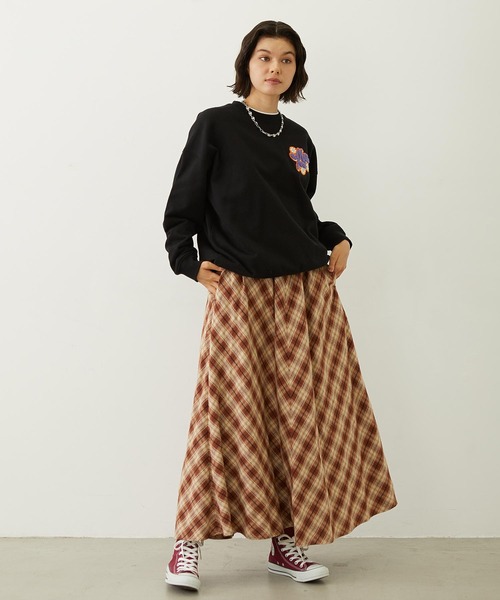 MILKFED.（ミルクフェド）の「FLOWER LOGO CHENILLE EMBROIDERY SWEAT TOP（スウェット・レディース・ライトブルー/ブラック/オートミール・M/L）」の17枚目の写真