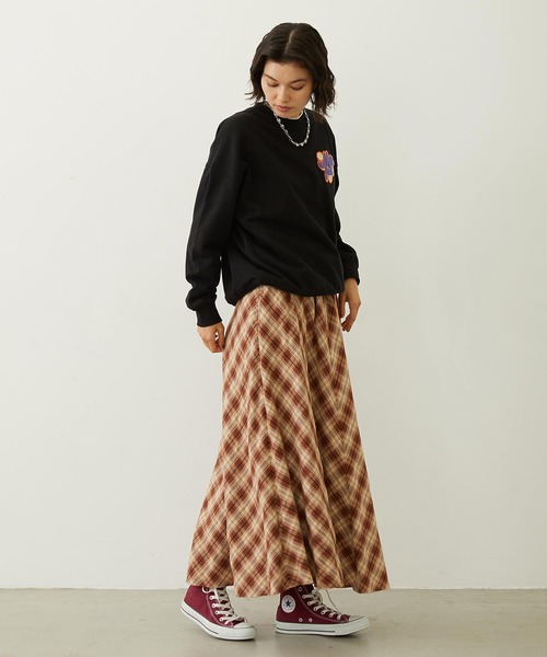 MILKFED.（ミルクフェド）の「FLOWER LOGO CHENILLE EMBROIDERY SWEAT TOP（スウェット・レディース・ライトブルー/ブラック/オートミール・M/L）」の18枚目の写真