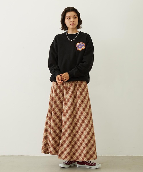 MILKFED.（ミルクフェド）の「FLOWER LOGO CHENILLE EMBROIDERY SWEAT TOP（スウェット・レディース・ライトブルー/ブラック/オートミール・M/L）」の19枚目の写真