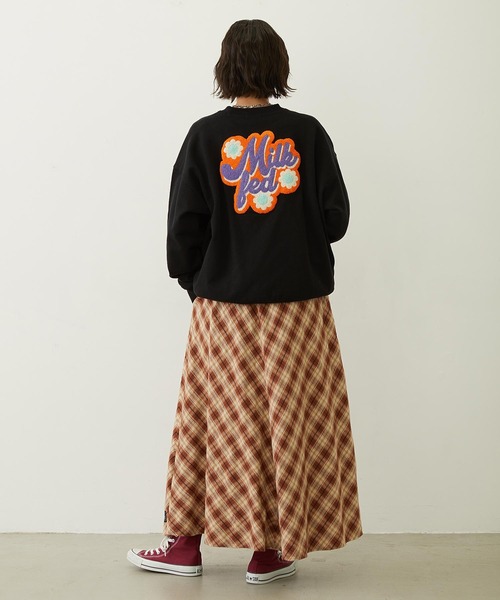 MILKFED.（ミルクフェド）の「FLOWER LOGO CHENILLE EMBROIDERY SWEAT TOP（スウェット・レディース・ライトブルー/ブラック/オートミール・M/L）」の20枚目の写真