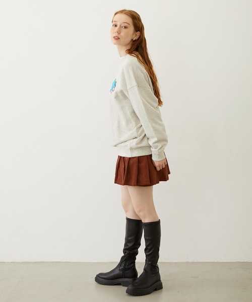 MILKFED.（ミルクフェド）の「FLOWER LOGO CHENILLE EMBROIDERY SWEAT TOP（スウェット・レディース・ライトブルー/ブラック/オートミール・M/L）」の7枚目の写真