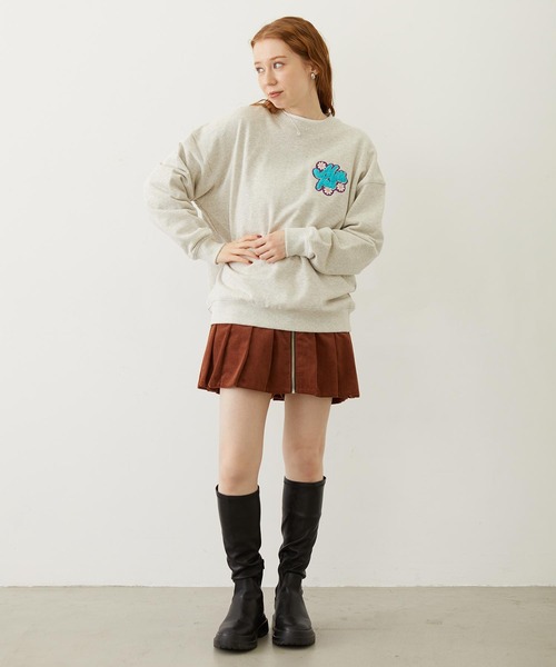 MILKFED.（ミルクフェド）の「FLOWER LOGO CHENILLE EMBROIDERY SWEAT TOP（スウェット・レディース・ライトブルー/ブラック/オートミール・M/L）」の11枚目の写真