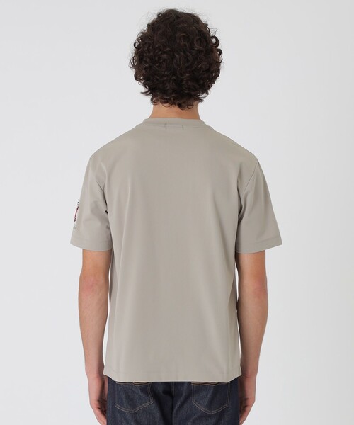 BLACK LABEL CRESTBRIDGE(ブラックレーベル・クレストブリッジ)の「10カラーレタードスリーブTシャツ(Tシャツ/カットソー・メンズ・レッド系その他/ベージュ系その他/ピンク系その他2/ネイビー/オフホワイト/ブルー/ライトイエロー/グレー系その他/ブラック/ブルー系その他4・M/L/XL)」の18枚目の写真