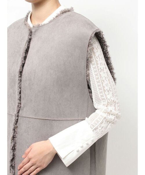 TONAL(トーナル)の「フェイクムートンリバーシブルジレ(ムートンコート・レディース・グレー/ベージュ/アイボリー・MEDIUM)」の16枚目の写真