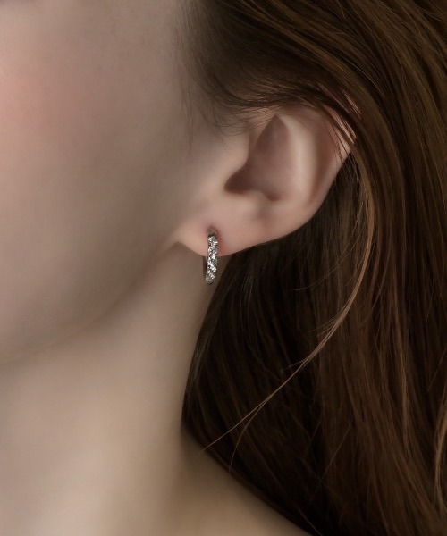 muku(ムク)の「PIERCE/ZIRCONIA LINE(ピアス(両耳用)・レディース・シルバー/ゴールド/シャンパン・FREE)」の6枚目の写真