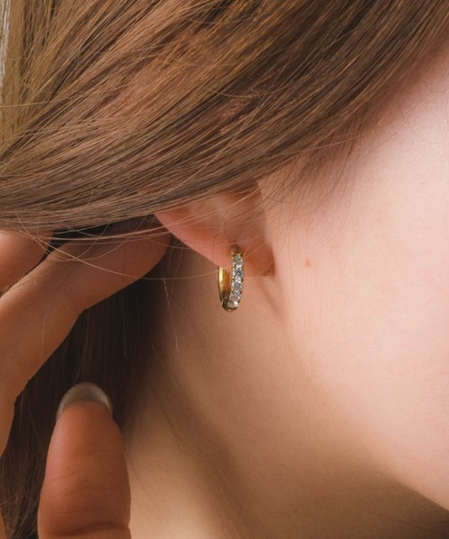 muku(ムク)の「PIERCE/ZIRCONIA LINE(ピアス(両耳用)・レディース・シルバー/ゴールド/シャンパン・FREE)」の19枚目の写真